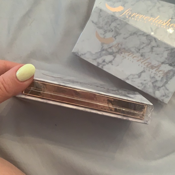 Magnetic eyelashes 3 x $25 - Picture 3 of 3